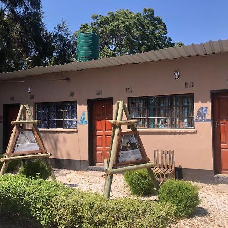 Lusaka Backpackers Vandrehjem Eksteriør billede